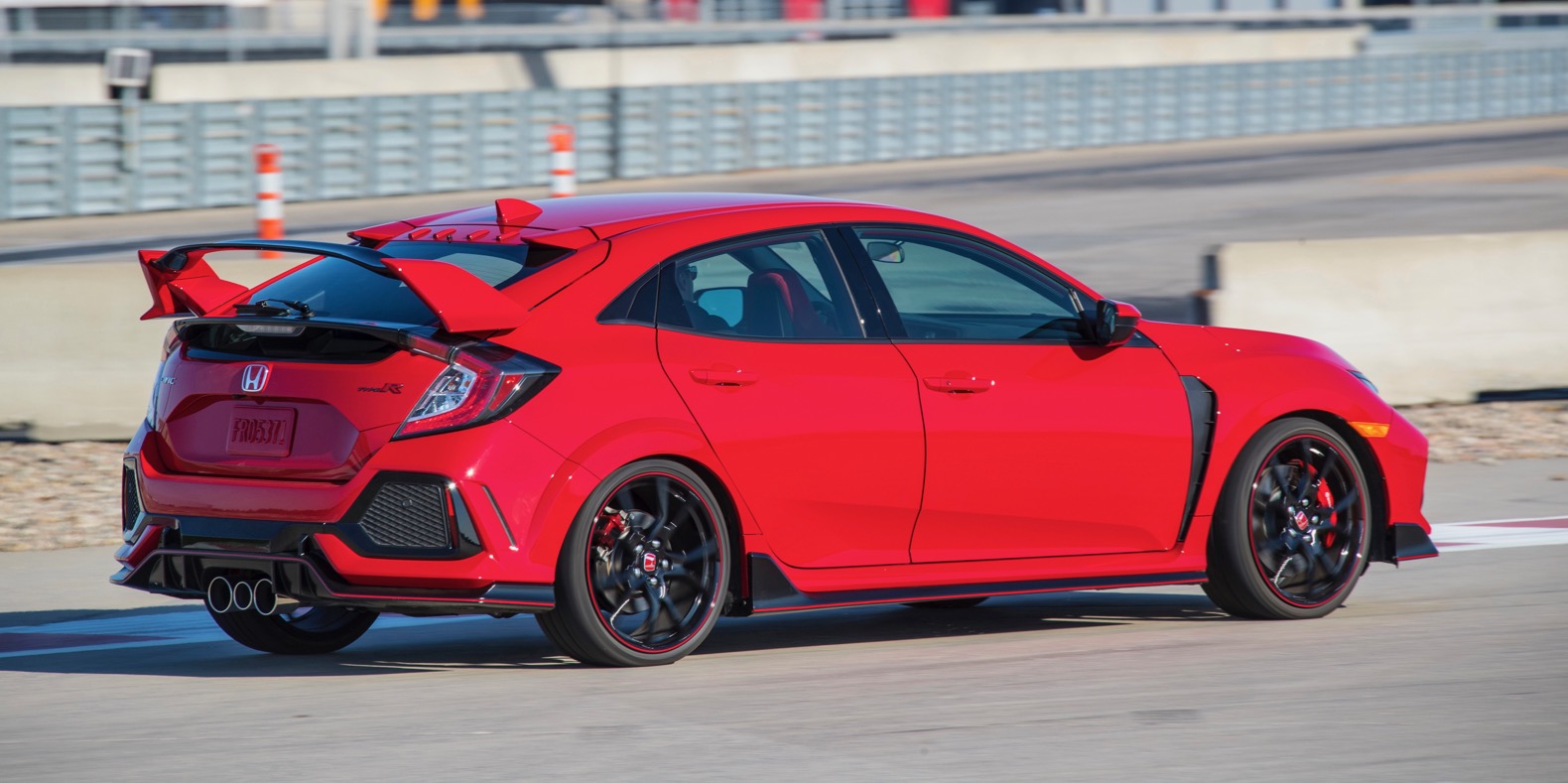 The 2017 Honda Civic Si Is The Kind Of Fun That Won’t Ruin